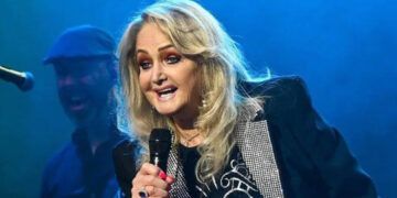 Miles despiden a Bonnie Tyler en las calles de Gales