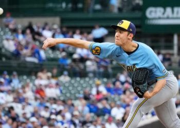 Misiorowski domina y Cerveceros vencen a Cachorros