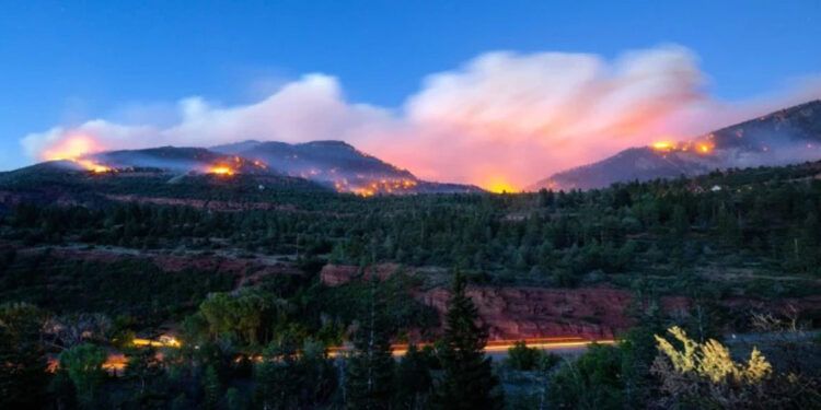Muere piloto en accidente durante incendio en Colorado