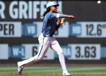 Nacionales remontan y vencen a Padres 9-4