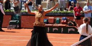 Naomi Osaka deslumbra en Roland Garros
