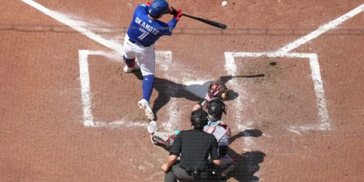 Okamoto decide triunfo de Azulejos sobre Marlins