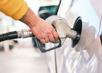 Gobierno mantiene precios de los combustibles