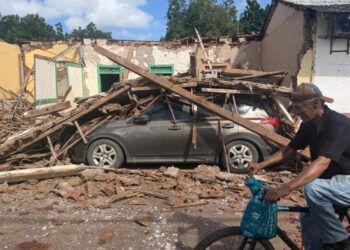 Panamá recibe 51 expertos venezolanos tras terremoto