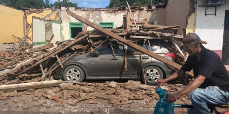 Panamá recibe 51 expertos venezolanos tras terremoto
