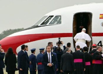 Papa regresa a Roma tras gira por España