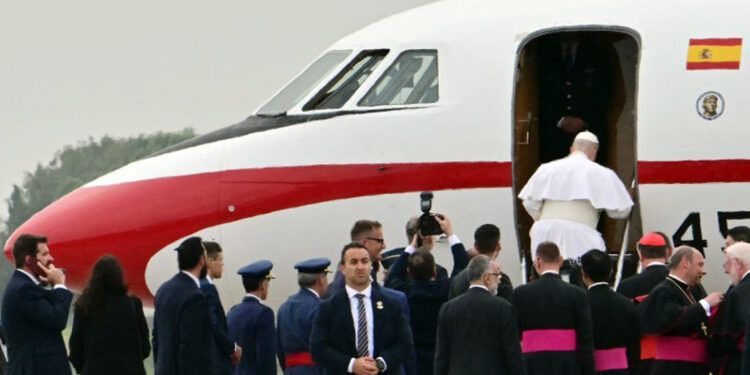 Papa regresa a Roma tras gira por España