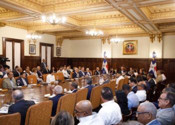 Partidos rechazan recorte de fondos públicos