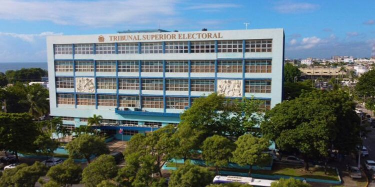 Piden suspender reglamento de encuestas de la JCE