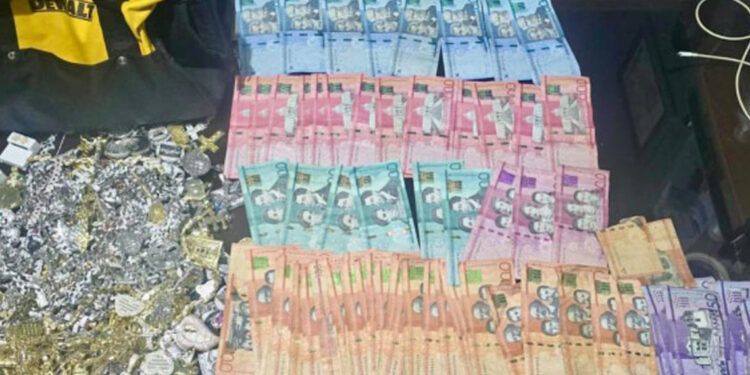 Policía arresta asaltantes de joyería en Santiago
