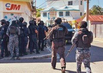 Protestas paralizan SFM, Salcedo y zonas del Cibao