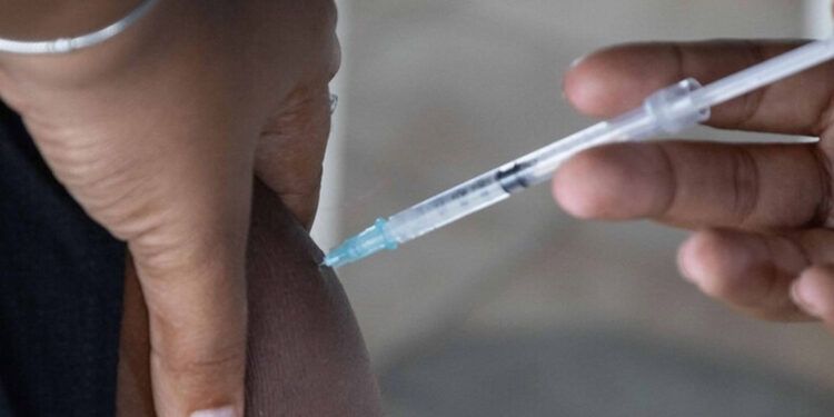 República Dominicana sin vacunas COVID ante nueva variante