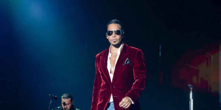Romeo Santos y Karol G brillan en premios ASCAP