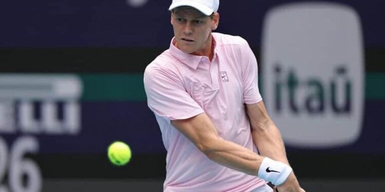 Sinner avanza en Roma y va tras marca de Djokovic