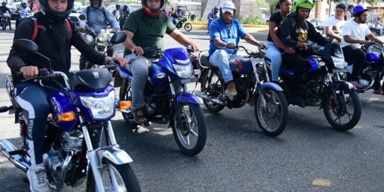 Solo 2 % de motoristas del DN usa retrovisores