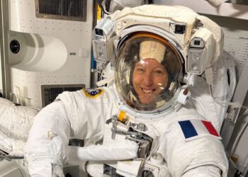 Sophie Adenot hace historia con caminata espacial