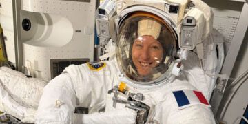 Sophie Adenot hace historia con caminata espacial