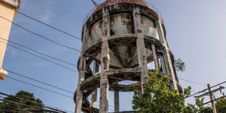 Tanque de agua en Villa Juana preocupa a residentes