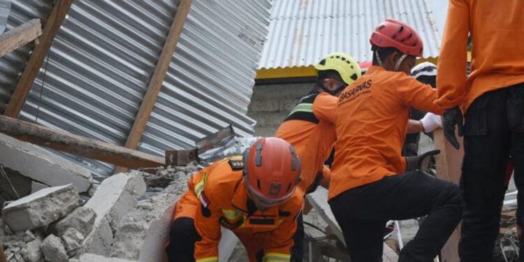Terremoto en Indonesia de magnitud 5,9 sacude Sumba