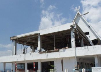 Terremoto en Indonesia deja 53 muertos y miles evacuados