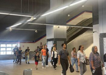 Transfer en Línea 2C del Metro causa quejas