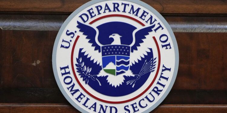 Trump endurece reglas para visas de estudiantes
