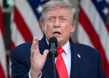 Trump presume récord en expulsiones migratorias