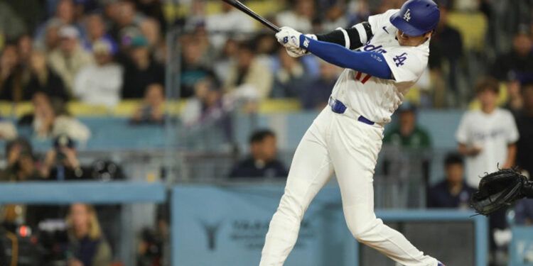 Tucker impulsa triunfo de Dodgers sobre Marlins