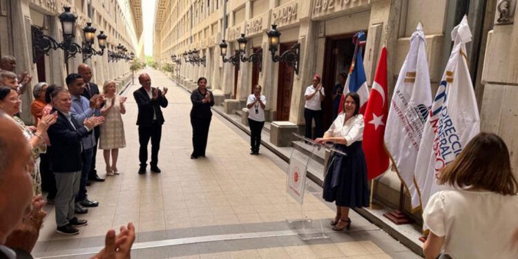 Turquía dona mapamundi de Piri Reis al Faro a Colón