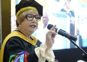 UTESUR gradúa 450 nuevos profesionales en su aniversario
