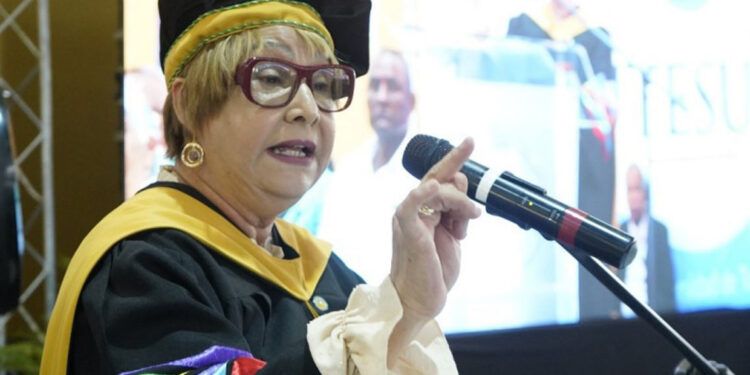 UTESUR gradúa 450 nuevos profesionales en su aniversario
