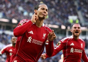 Van Dijk da triunfo agónico al Liverpool ante Everton