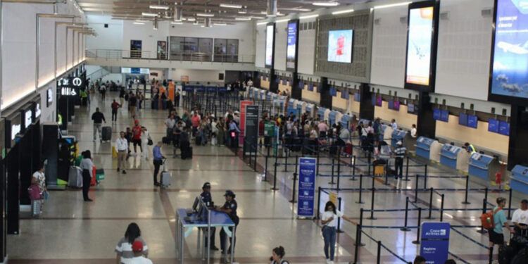 Venezolanos buscan ruta alterna desde RD hacia su país