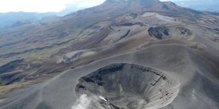 Volcán Puracé emite ceniza y afecta aeropuerto de Popayán