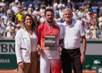 Wawrinka se despide de Roland Garros con emoción