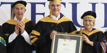 Abinader aporta RD$28 millones a UTESUR para proyectos educativos prioritarios