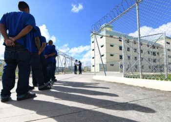 Abinader destaca tasa de homicidios más baja y 10 cárceles