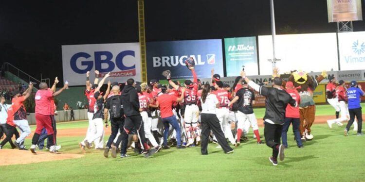 Abinader felicita al Escogido por bicampeonato en Lidom