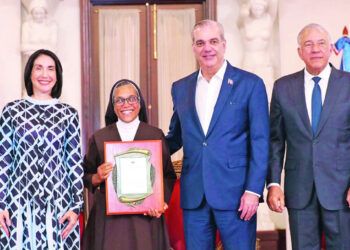 Abinader honra a envejecientes y entrega premios nacionales