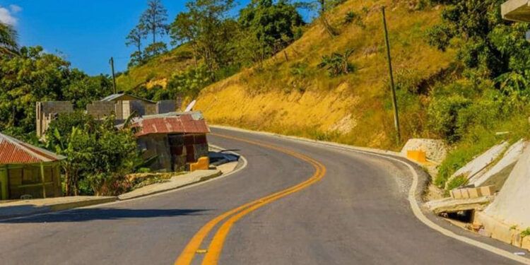 Abinader inaugura carretera El Cercado–Hondo Valle