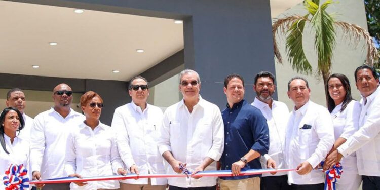 Abinader inaugura hospital traumatológico en Higüey