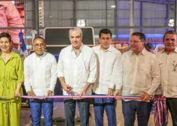 Abinader inaugura moderna terminal courier en el AILA para compras por internet
