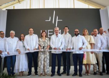Abinader inaugura obras viales, viviendas y salud en Santiago