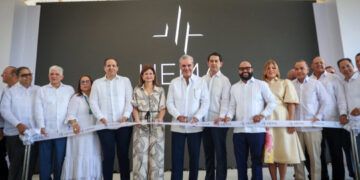 Abinader inaugura obras viales, viviendas y salud en Santiago
