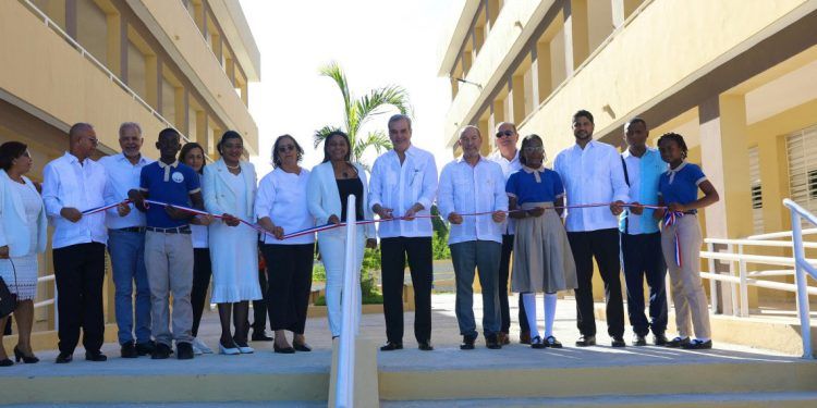 Abinader inaugura varias obras en san pedro de macorís