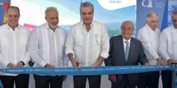 Abinader inaugura vuelos de Air Europa entre Madrid y Santiago