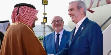 Abinader inicia agenda en Qatar con reuniones clave