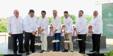 Abinader inicia construcción de hoteles y plaza en Miches
