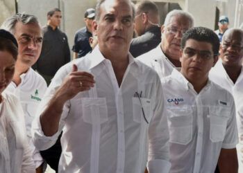 Abinader lanza “El Gobierno Contigo” para asistencia social