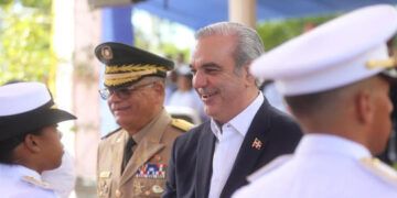 Abinader lidera graduación de 28 cadetes de la Fuerza Aérea en Ciencias Aeronáuticas